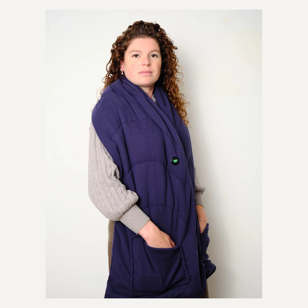 WAHRM draadloze verwarmde dames shawl 190 x 40 cm navy detail 251