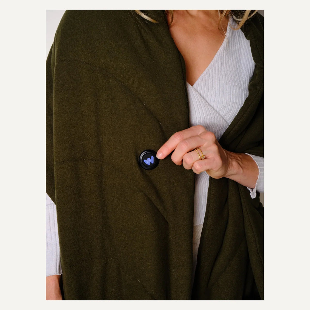 WAHRM draadloze verwarmde dames shawl 190 x 40 cm donkergroen detail 556